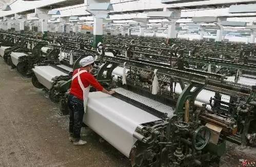 圖解紡織服裝生產(chǎn)全過程 從采棉紡紗到織布成衣